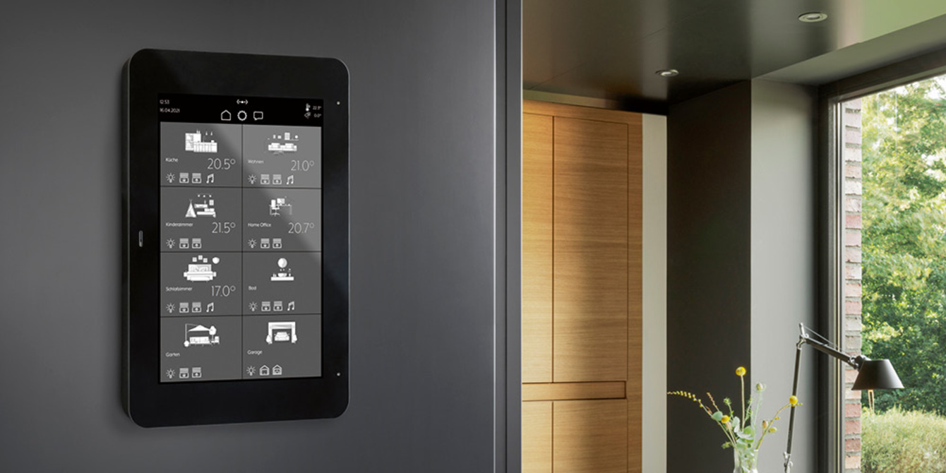 JUNG Smart Panel 8 bei Elektro Fehn GmbH in Ludwigsstadt