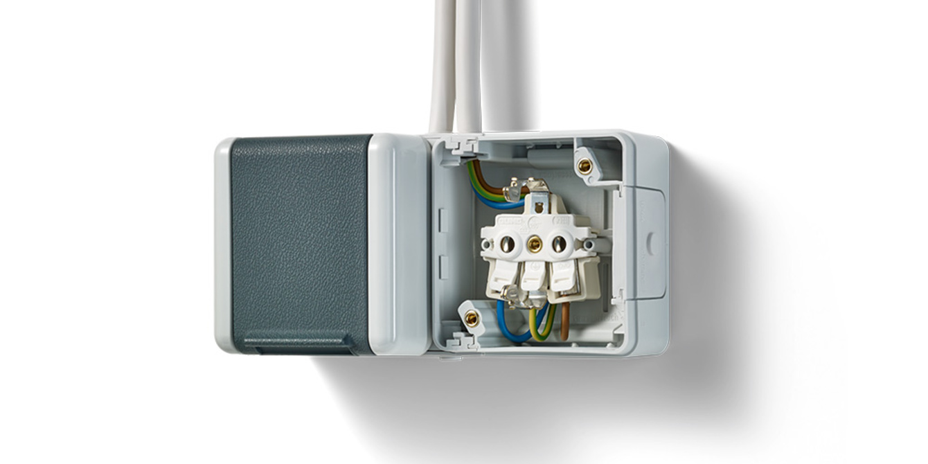 Doppelsteckdose mit Trennsteg bei Elektro Fehn GmbH in Ludwigsstadt