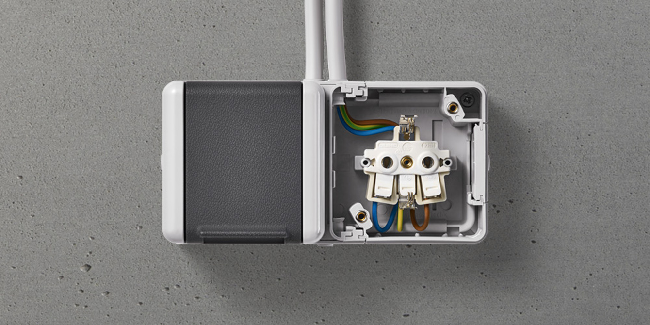 Doppelsteckdose mit Trennsteg bei Elektro Fehn GmbH in Ludwigsstadt