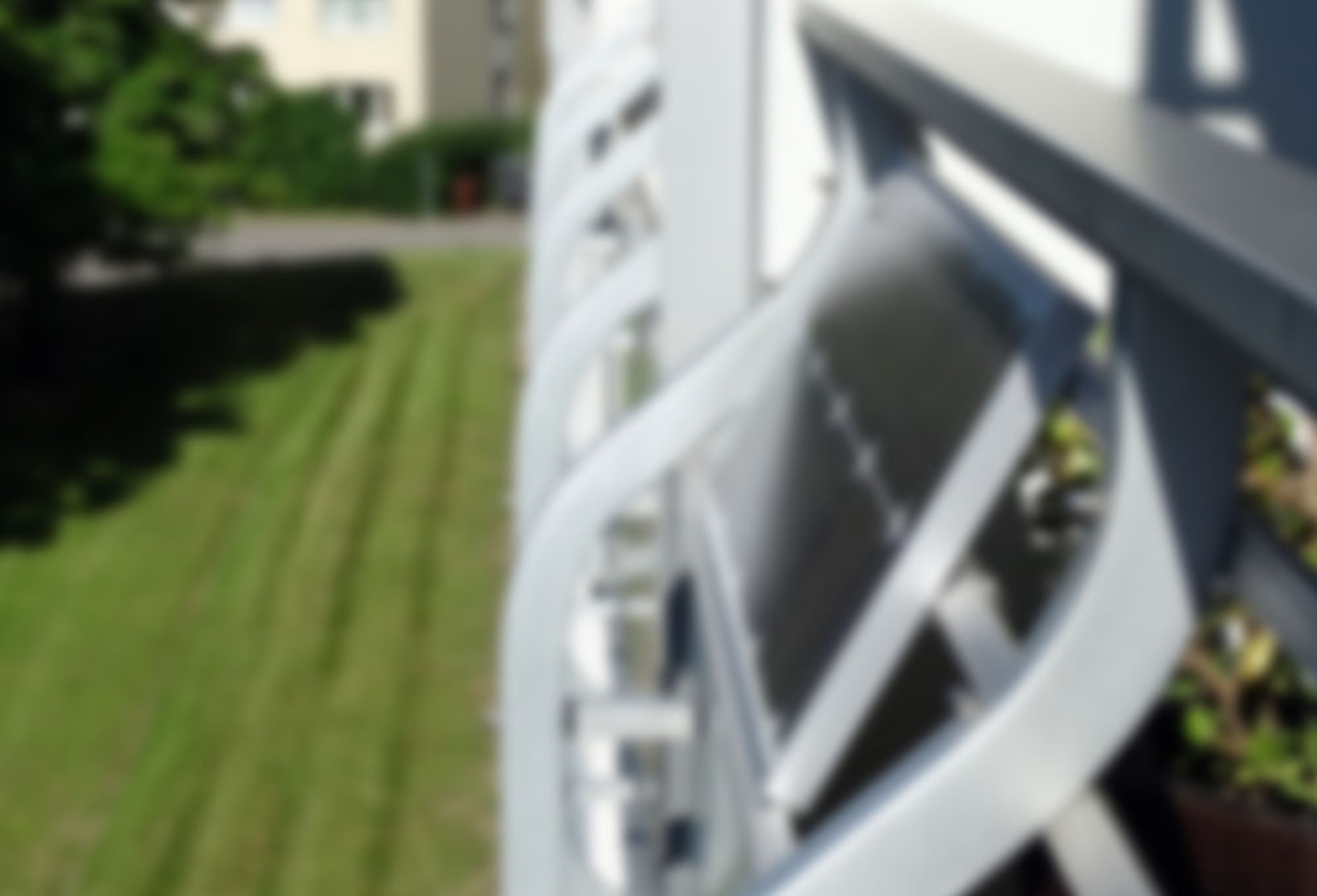 Balkon­kraftwerk bei Elektro Fehn GmbH in Ludwigsstadt